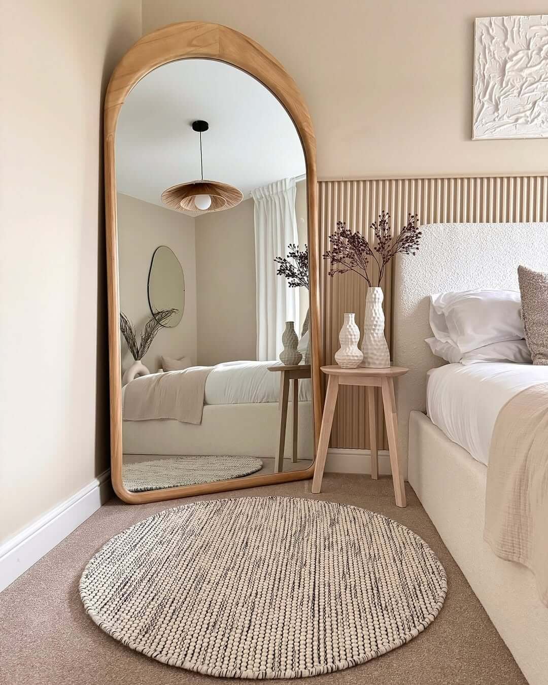 Creating a Cozy Atmosphere with Earth Tones and Textures
