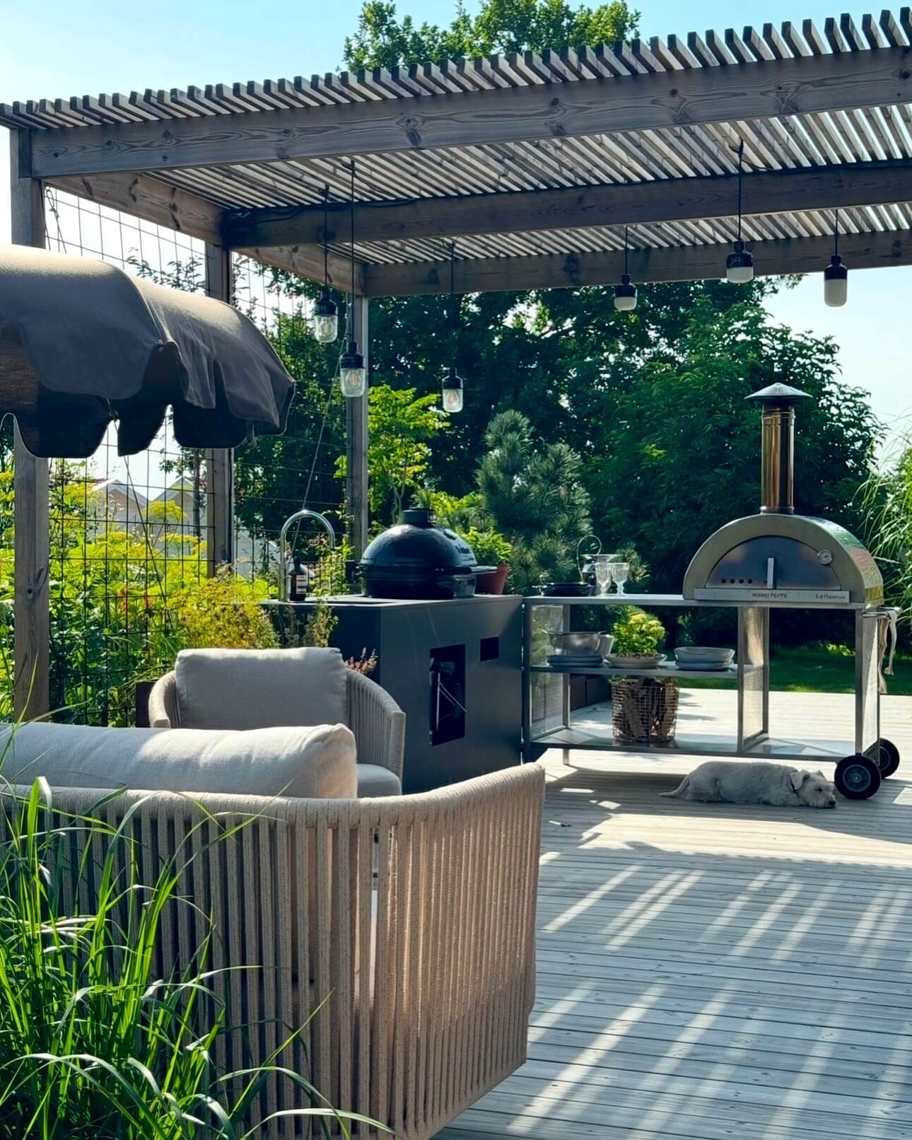 Cozy Modern Patio Vibes